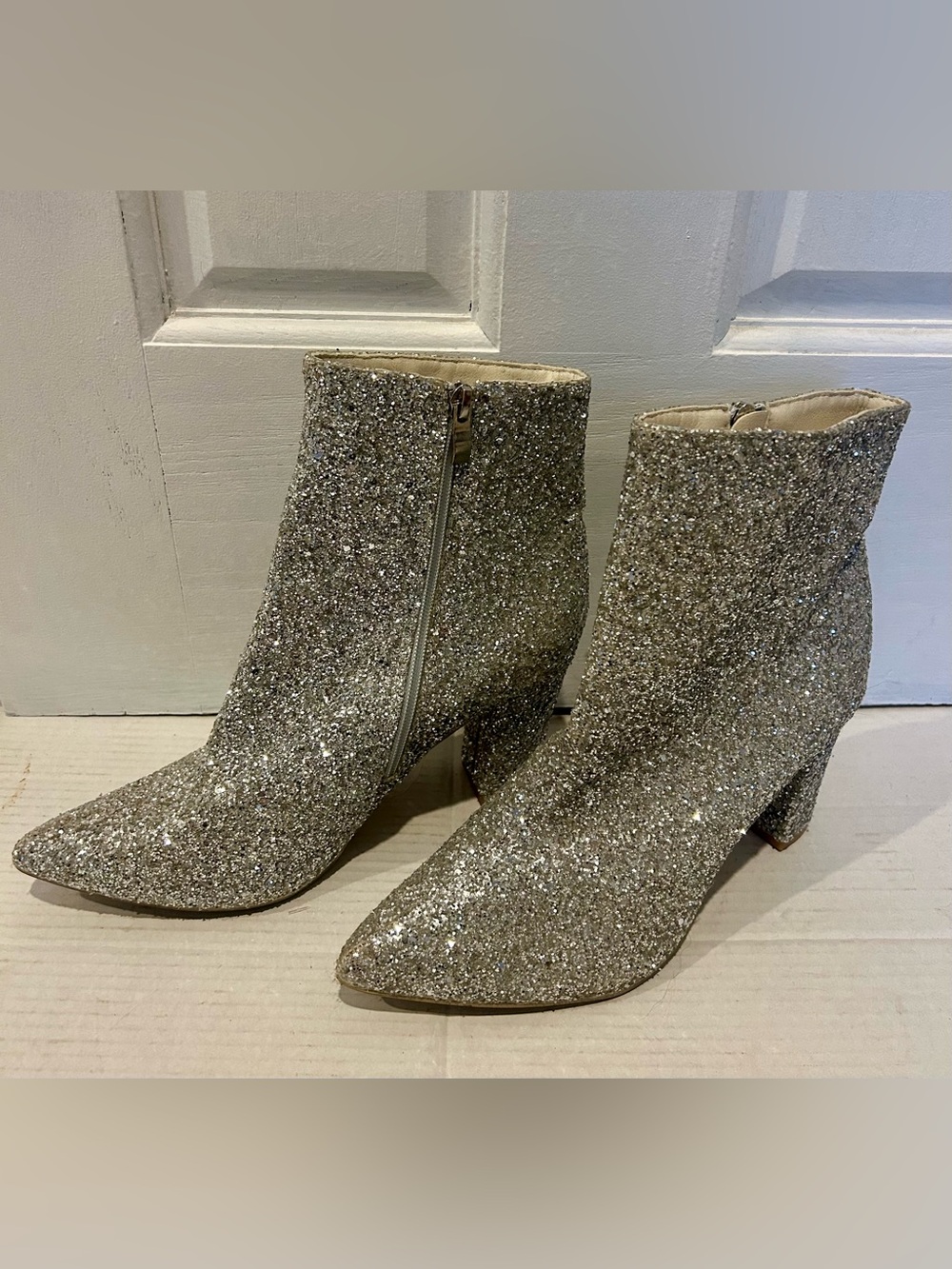 Source Unknown Silver Glitter Pointed Toe Ankle Boots
